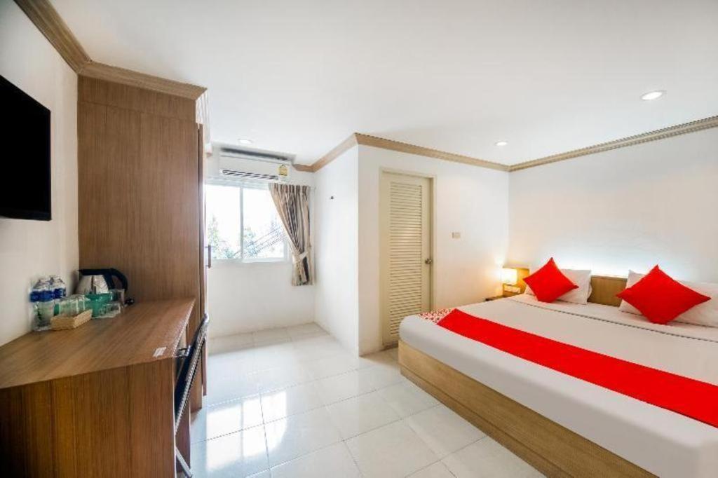 Oyo 232 Patong City Hometel Exterior foto