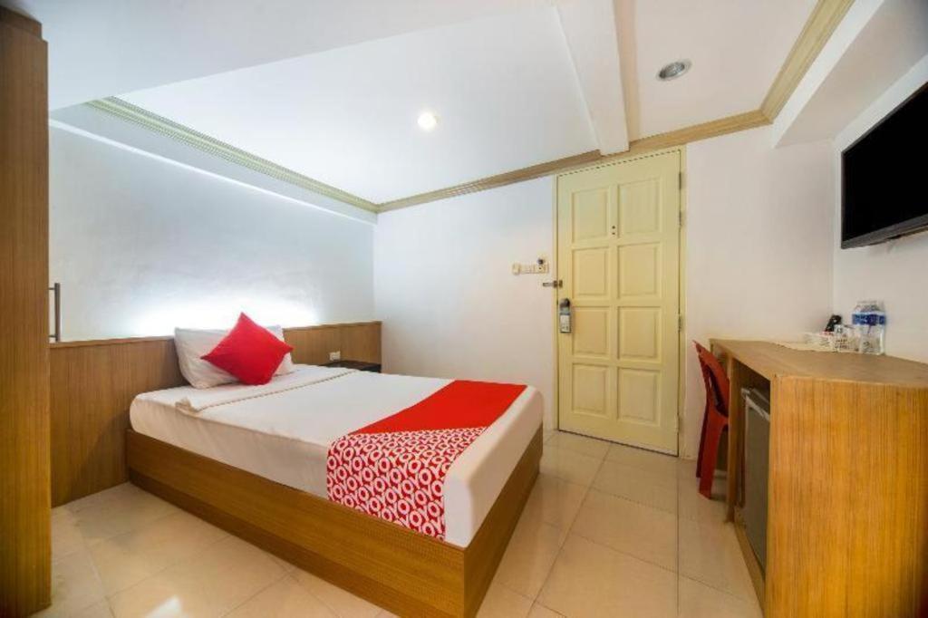 Oyo 232 Patong City Hometel Exterior foto