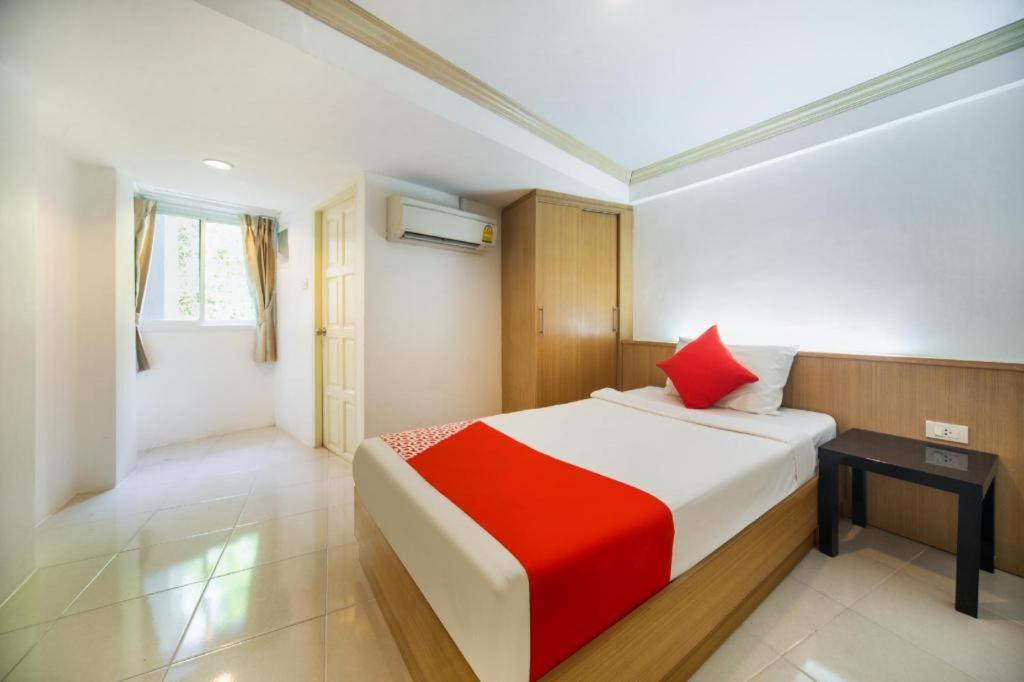 Oyo 232 Patong City Hometel Exterior foto