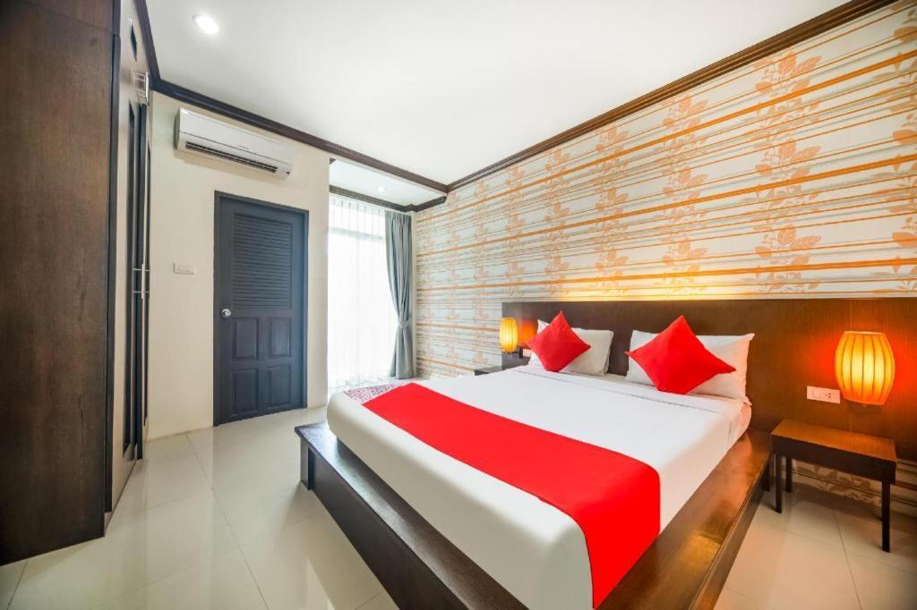 Oyo 232 Patong City Hometel Exterior foto