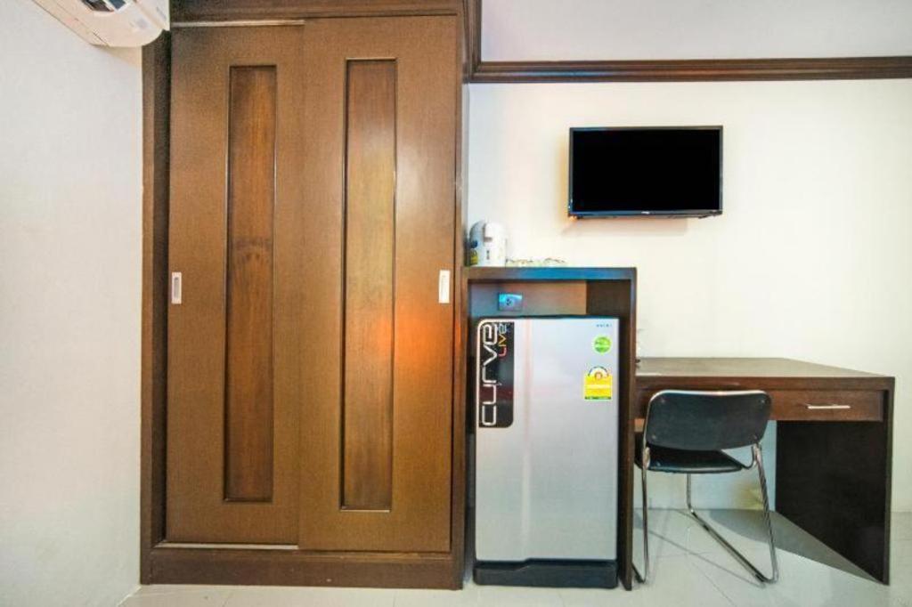 Oyo 232 Patong City Hometel Exterior foto