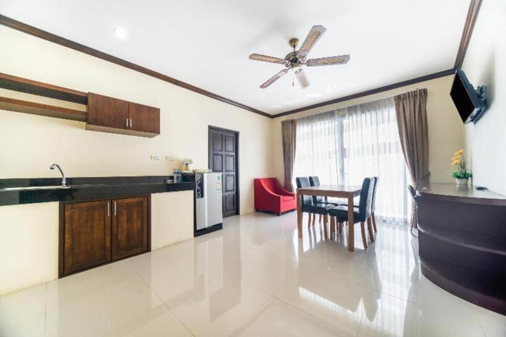 Oyo 232 Patong City Hometel Exterior foto