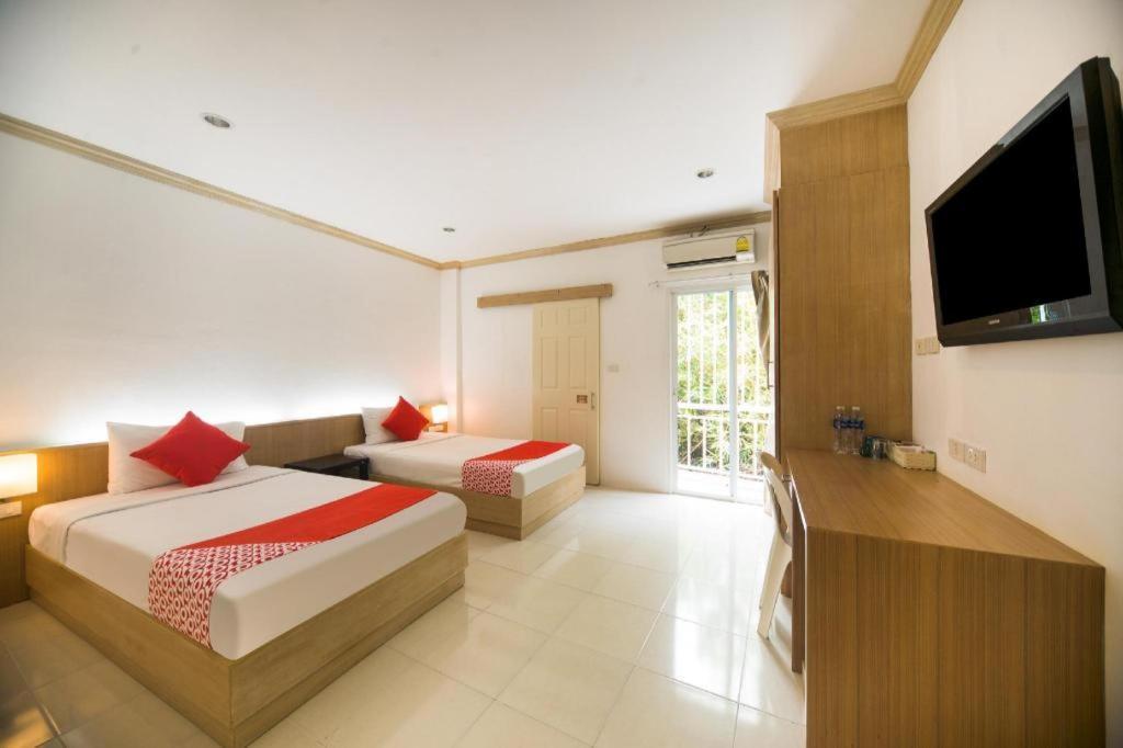 Oyo 232 Patong City Hometel Exterior foto