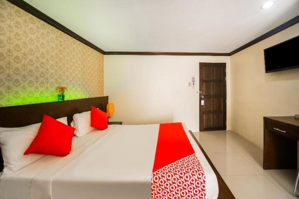 Oyo 232 Patong City Hometel Exterior foto