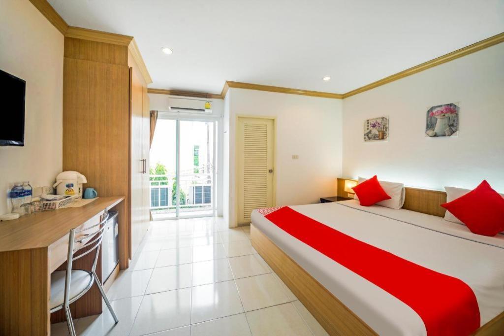 Oyo 232 Patong City Hometel Exterior foto